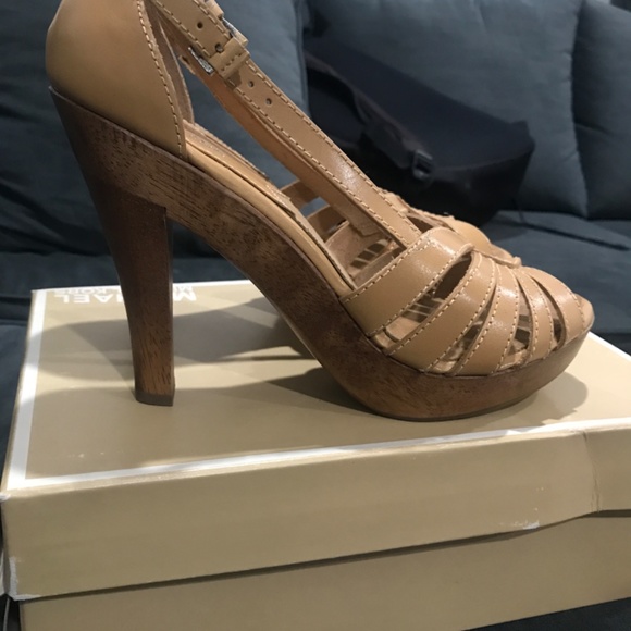 Michael Kors heels - Picture 4 of 4